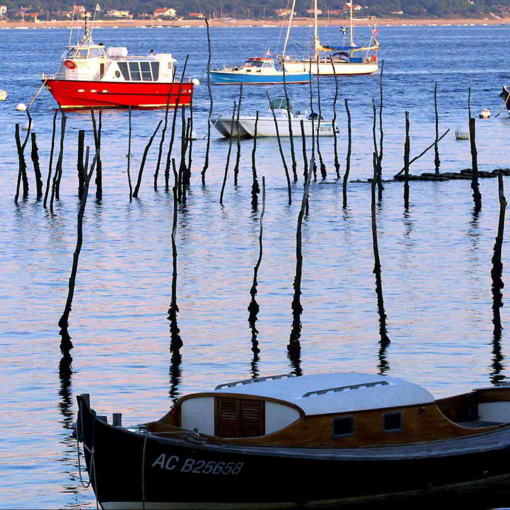 Boat floating in the Arcachon harbor