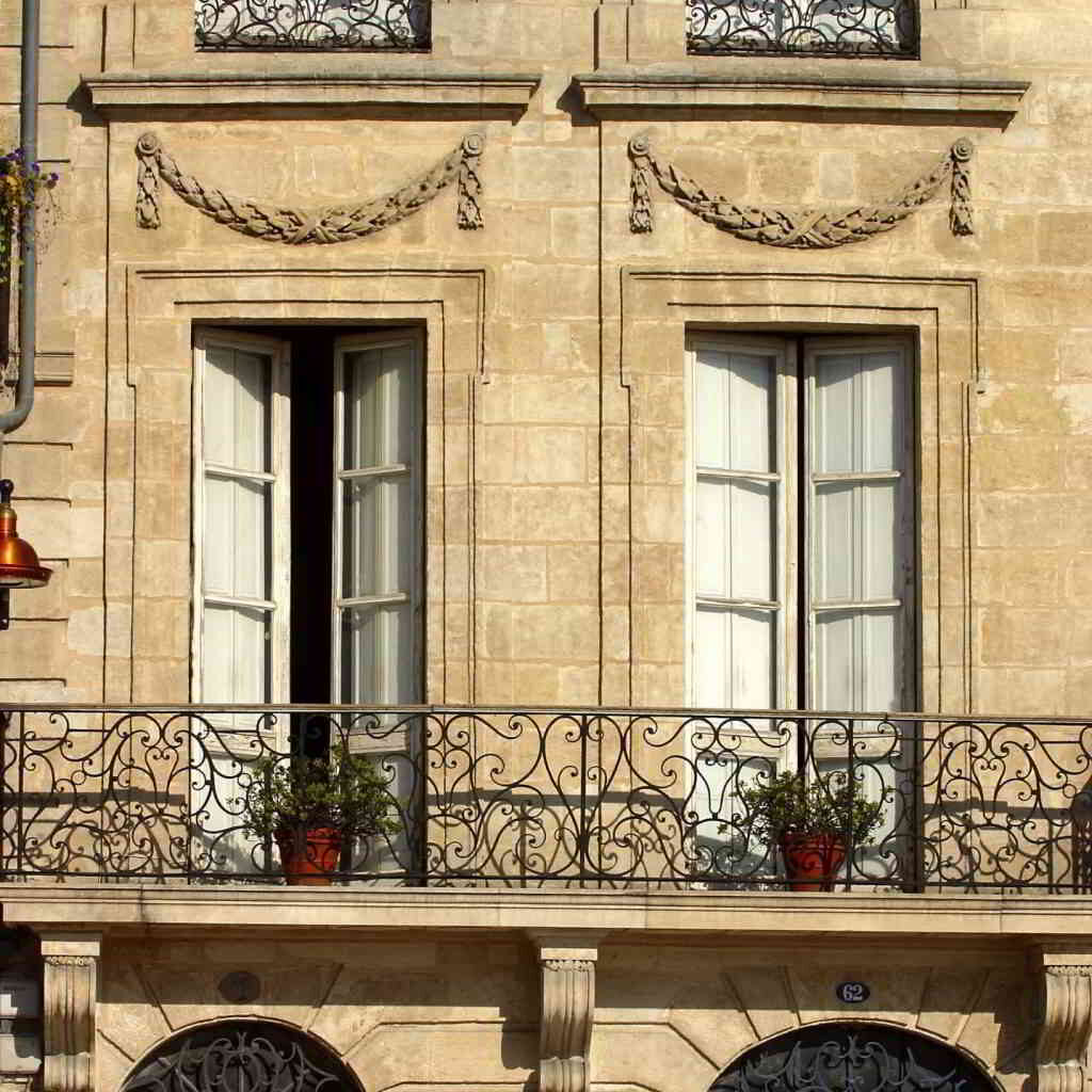 Bordeaux typical architecture