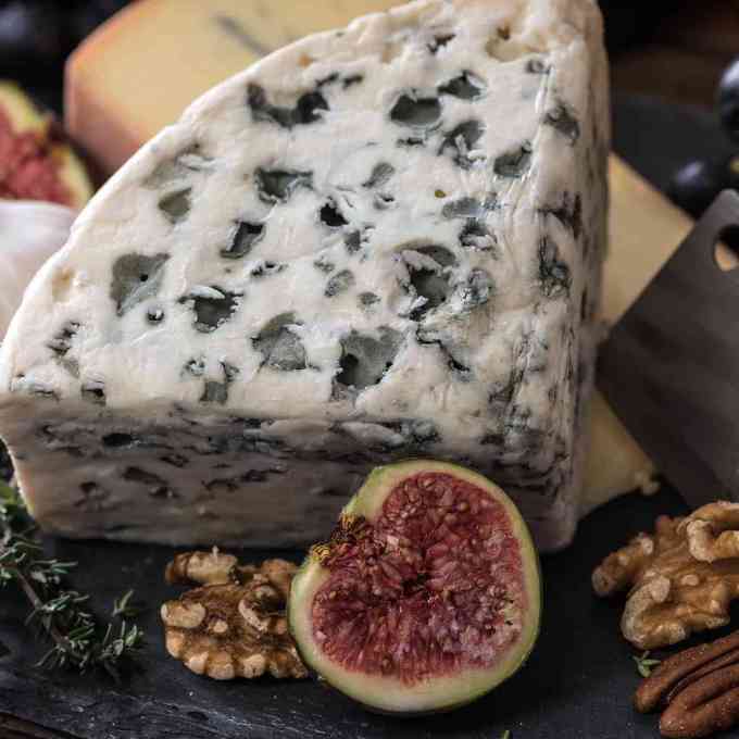 aveyron cheese figue wallnut