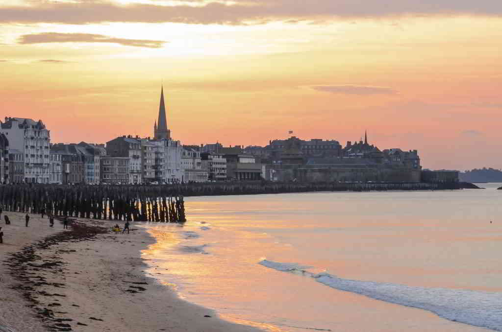 Sunset in Saint Malo crtb-ac7110_PIRIOU-Jacqueline