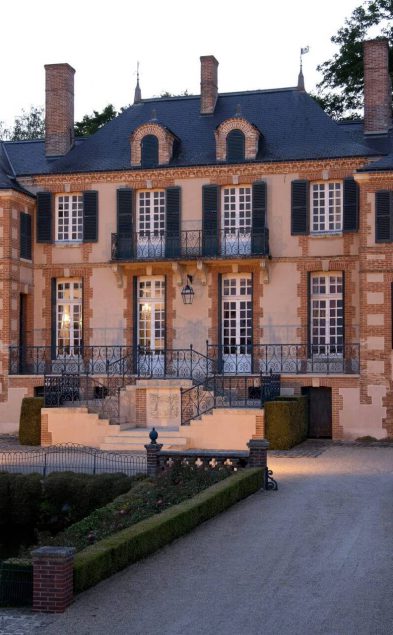 champagne-house-private-property-facade-grande