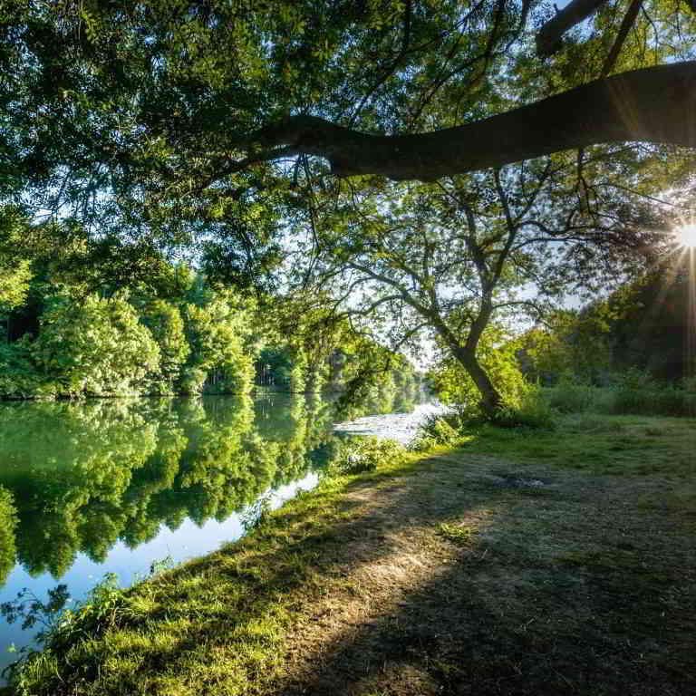 Countryside along the Charente river ©Destination Charente