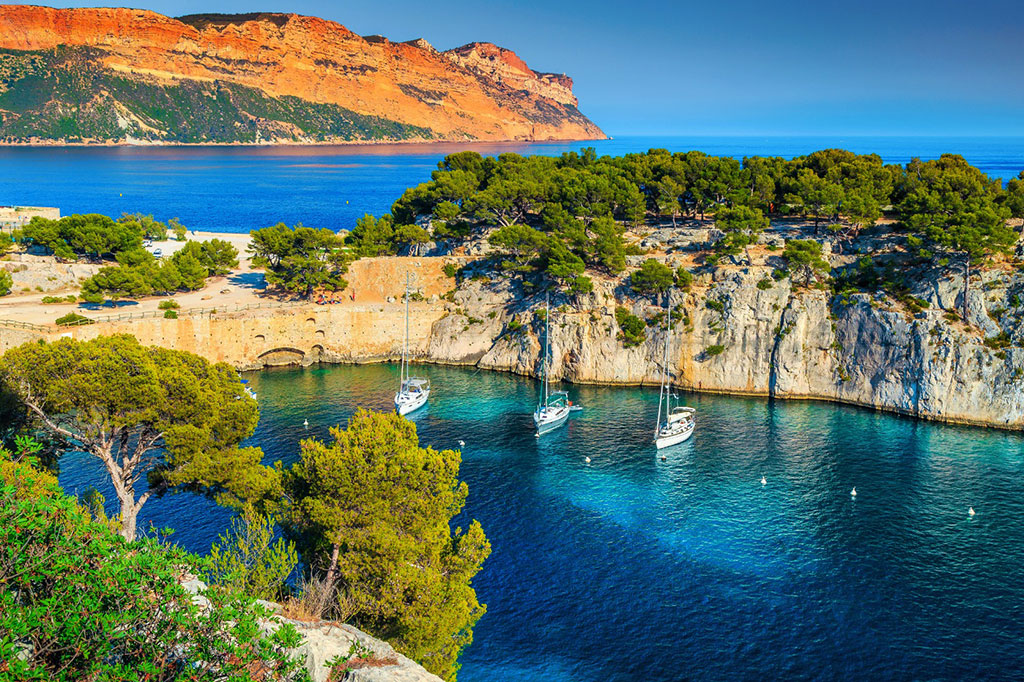 Massif de l'Esterel en bord de mer