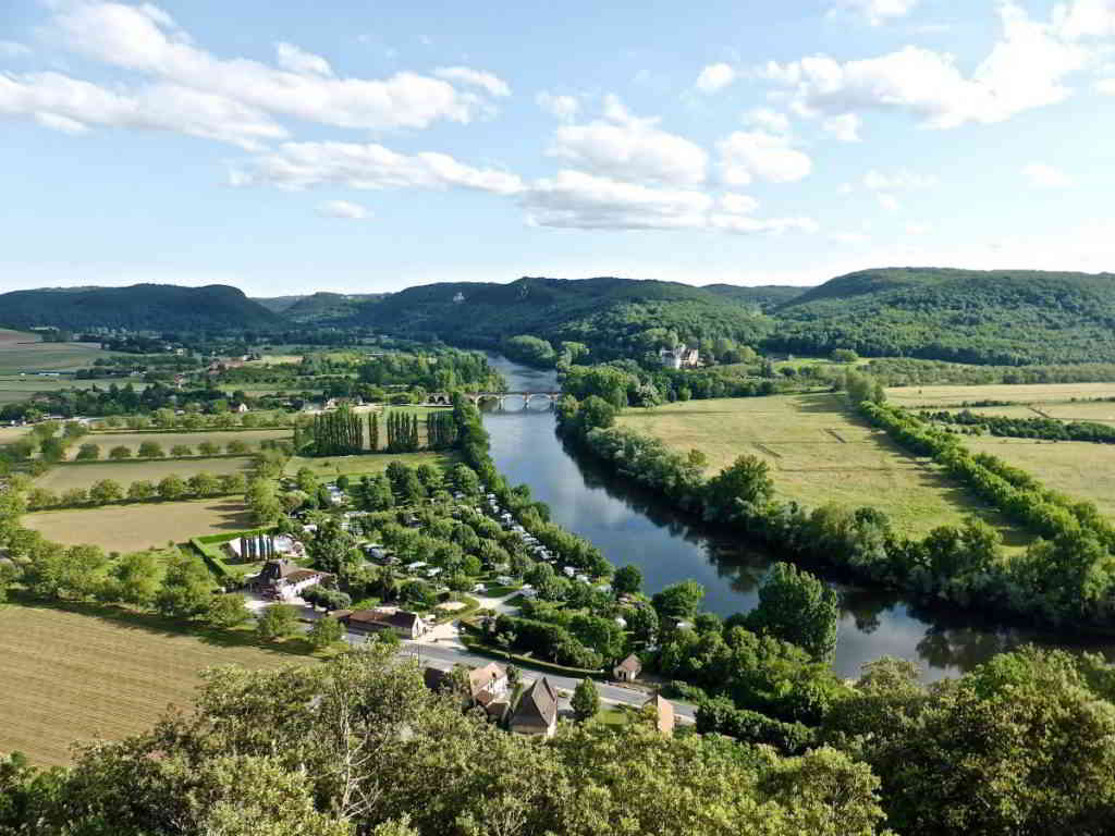 river_dordogne_tranquil_countryside_scenery_environment_green_landscape